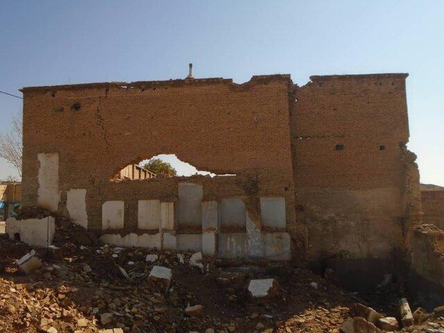 دیوار خانه قاجاری رسولی در شیراز را بعد از چند بار آتش سوزی، سوراخ کردند