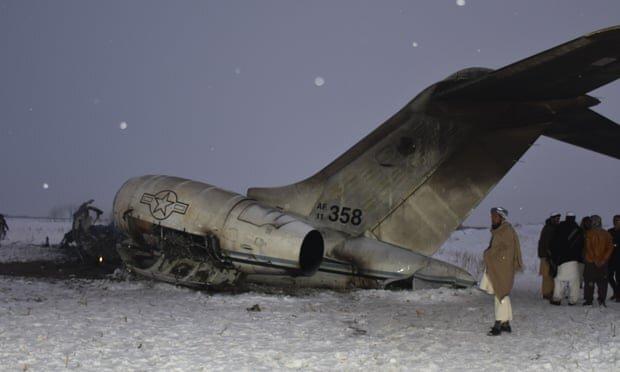 هویت دو نظامی کشته شده در سقوط هواپیما در غزنی اعلام شد