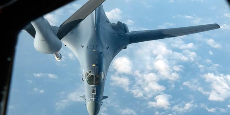 پرواز 2 بمب افکن لنسر ارتش آمریکا بر فراز دریایی چین جنوبی