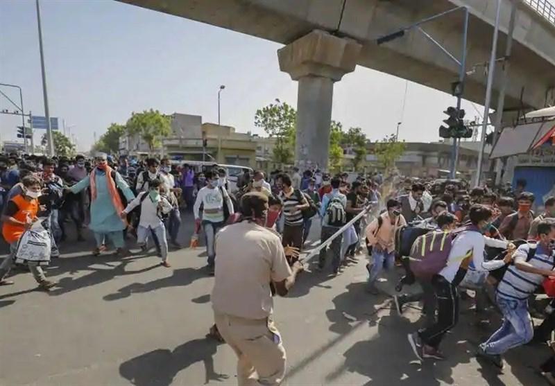 درگیری کارگران مهاجر با پلیس هند در جهت بازگشت