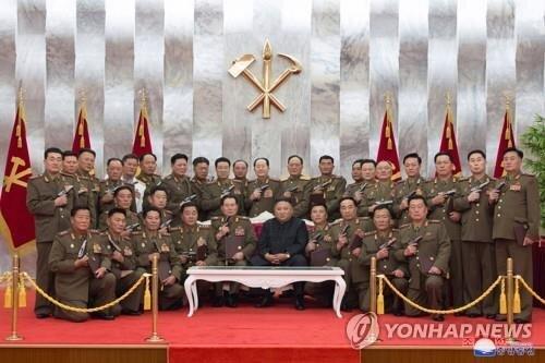 روزنامه دولتی کره شمالی خواستار وفاداری ارتش به خاندان کیم شد