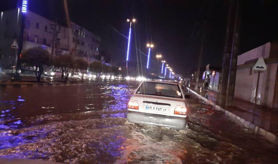 خبرنگاران بارش باران باعث جاری شدن سیلاب در خیابان های اهواز شد