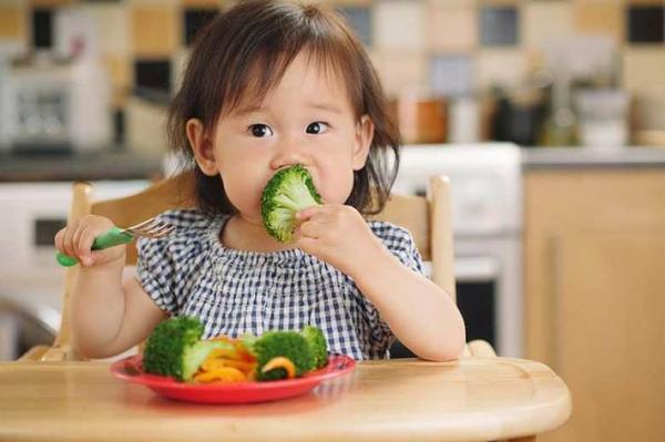 به میان وعده بچه ها اهمیت دهیم