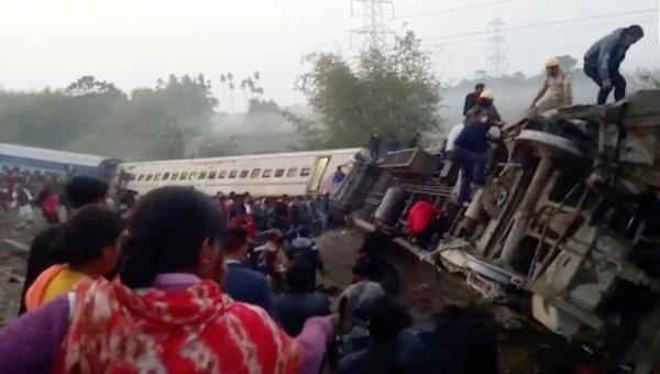 خروج قطار مسافربری از ریل در هند