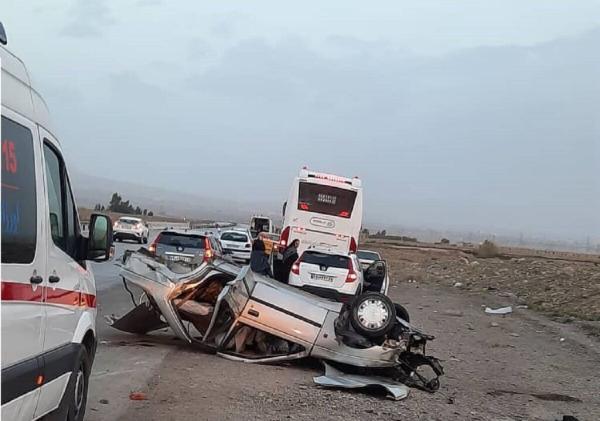 17 مصدوم در تصادف زنجیره ای در آزادراه پل زال ، خرم آباد