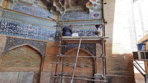 شروع بازسازی بخشی از کاشی کاری های مسجدجامع عتیق شیراز