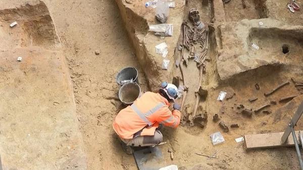 کشف گورستان دوهزار ساله در قلب پاریس؛ راز مردگان سکه بر دهان چیست؟