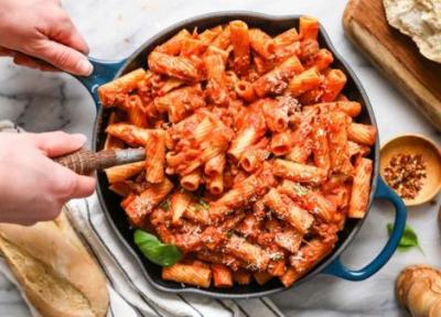 طرز تهیه پاستا ریگاتونی با سس سوسیس و خامه مجلسی در خانه